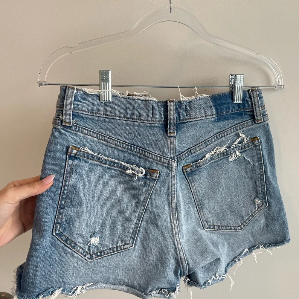 Abercrombie The Mom Short High Rise